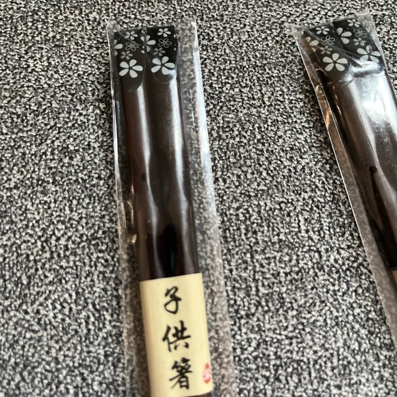 Kid’s Chopstick Set of Two from Japan high quality craftsmanship with Flower - Picture 4 of 8